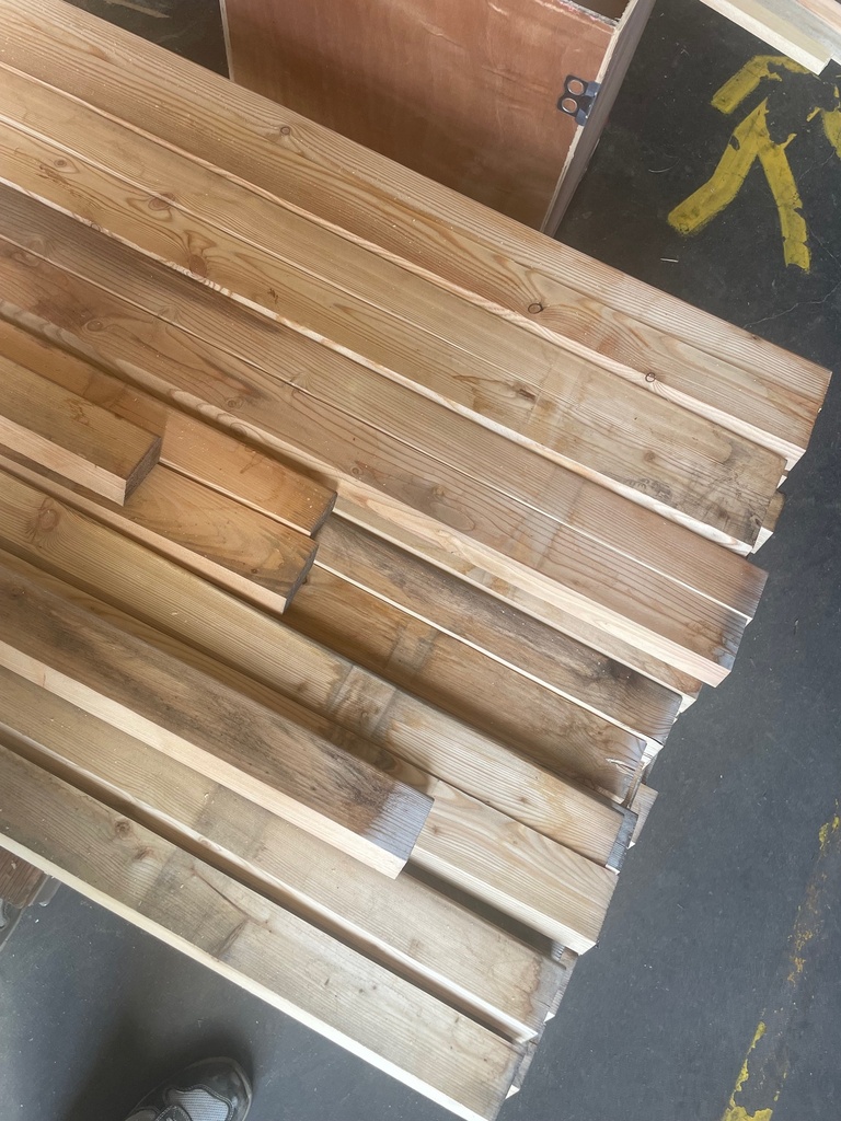 Rhombusleiste 28 x 65 mm 25° Neigung scharfkantig sibirische Lärche Sortierung: B, teilweise vergaut